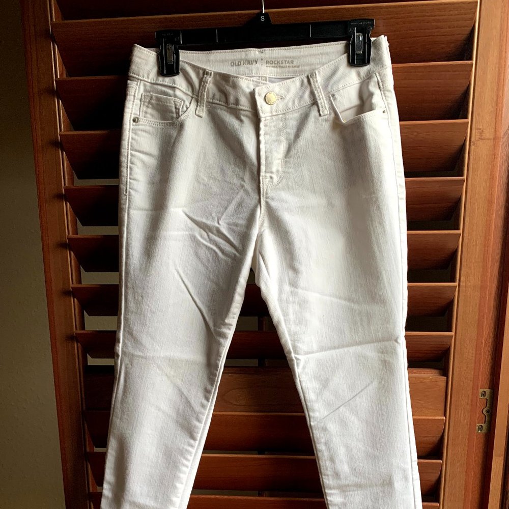 White Old Navy Skinny Jeans - 6 Short